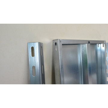 SCAFFALI ZINCATI A BULLONE SU MISURA